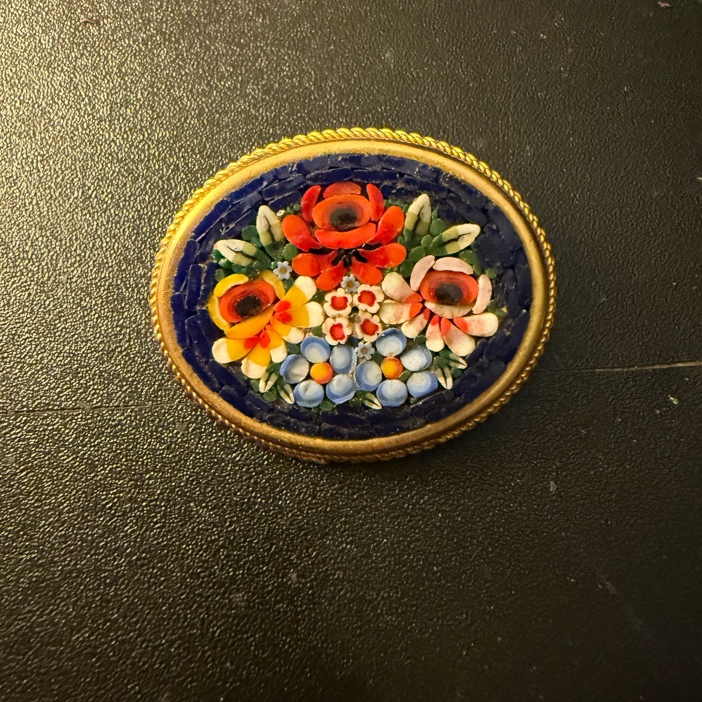 Vintage Italian
Micro Mosaic
Floral Brooch
Handmade Glass
Tesserae Marked - Picture 4 of 5